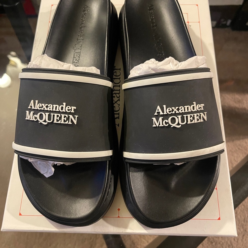 Alexander McQUEEN Black and White Slide Sandals